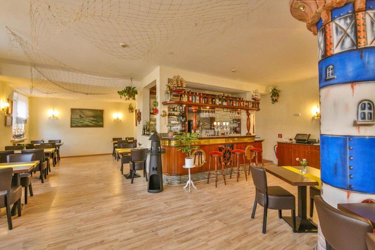 Hotel Und Restaurant "Zur Zwiebel" Peenemunde Exterior foto